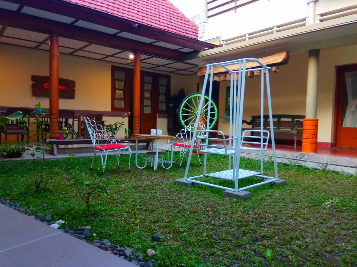 Doeloerkoe Homestay Solo Exterior foto