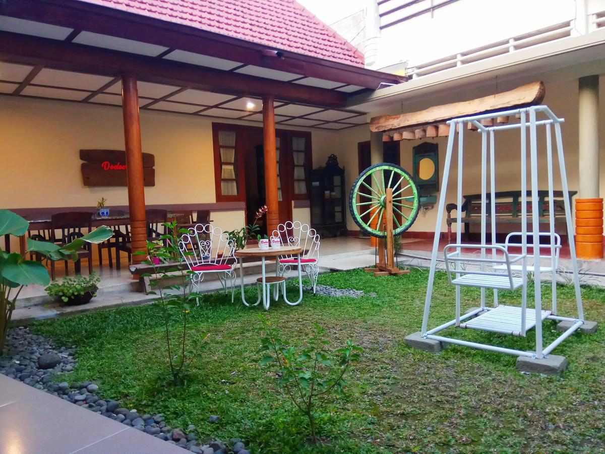 Doeloerkoe Homestay Solo Exterior foto