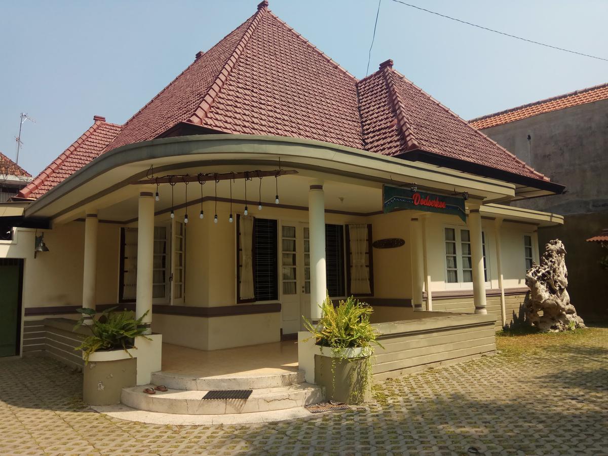 Doeloerkoe Homestay Solo Exterior foto