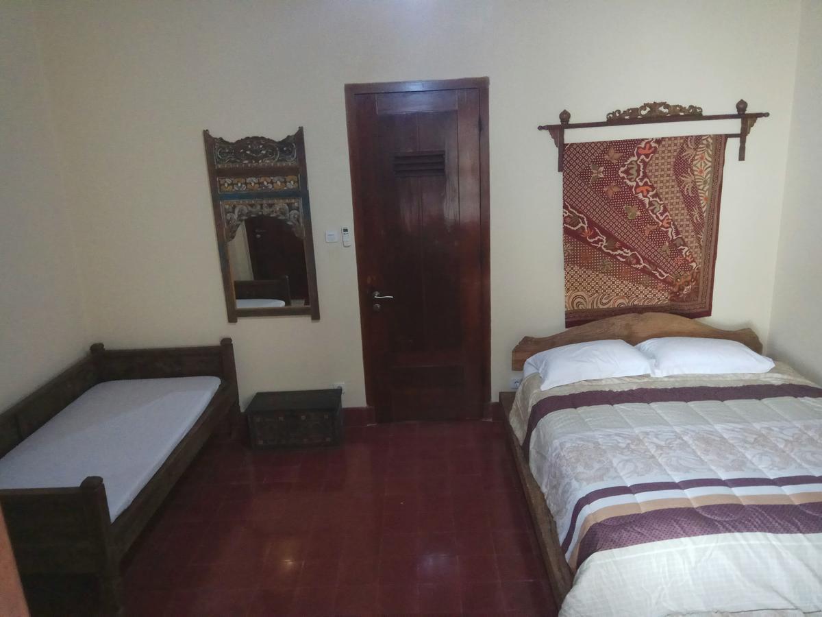 Doeloerkoe Homestay Solo Exterior foto