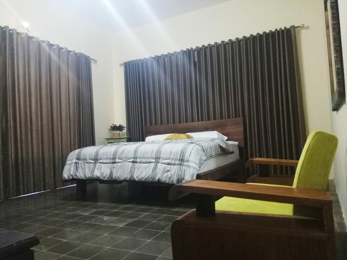 Doeloerkoe Homestay Solo Exterior foto