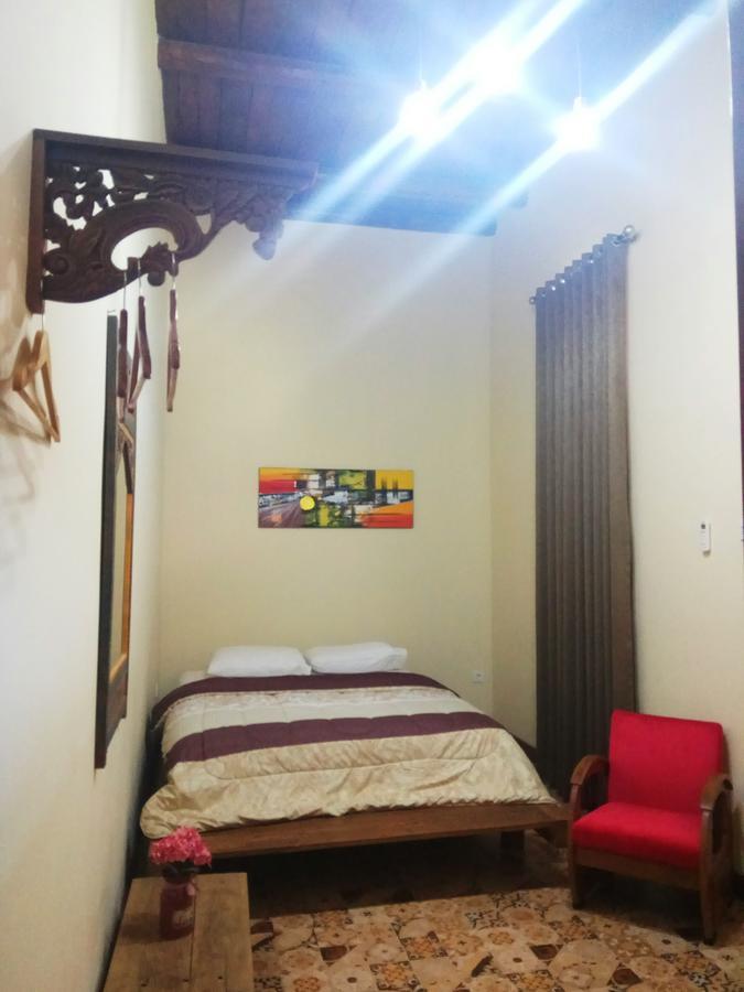 Doeloerkoe Homestay Solo Exterior foto