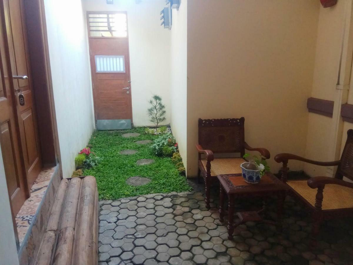 Doeloerkoe Homestay Solo Exterior foto