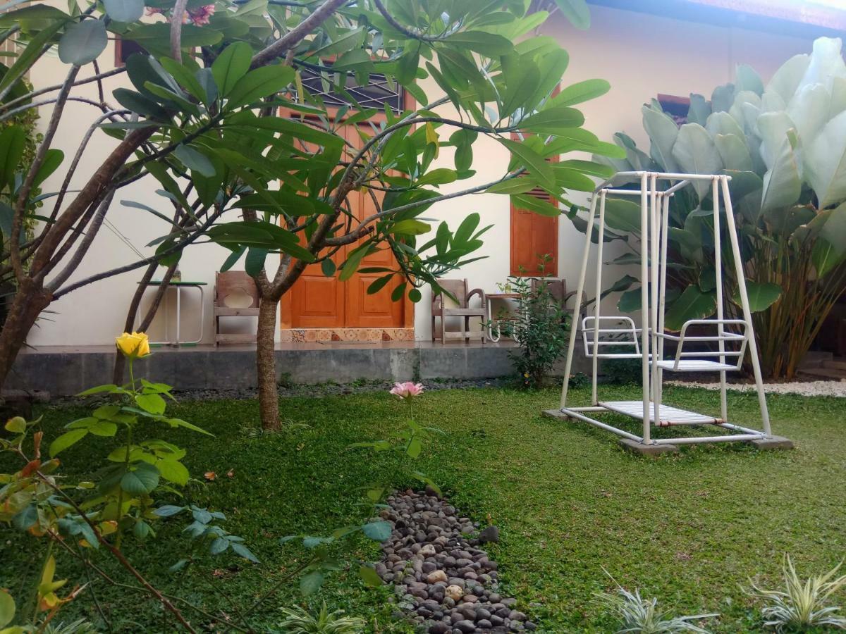 Doeloerkoe Homestay Solo Exterior foto